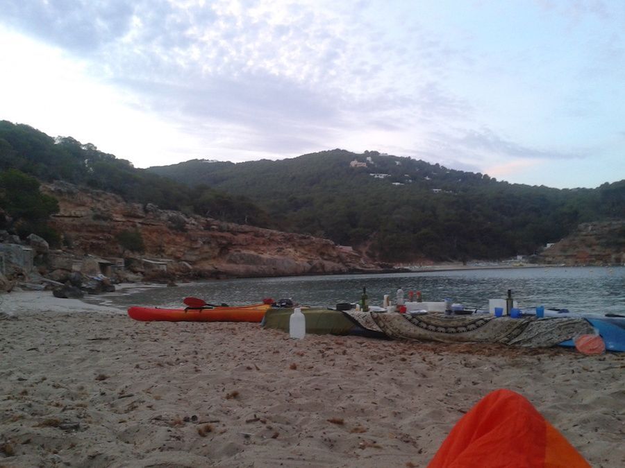 Desayuno y cena encima de un kayak